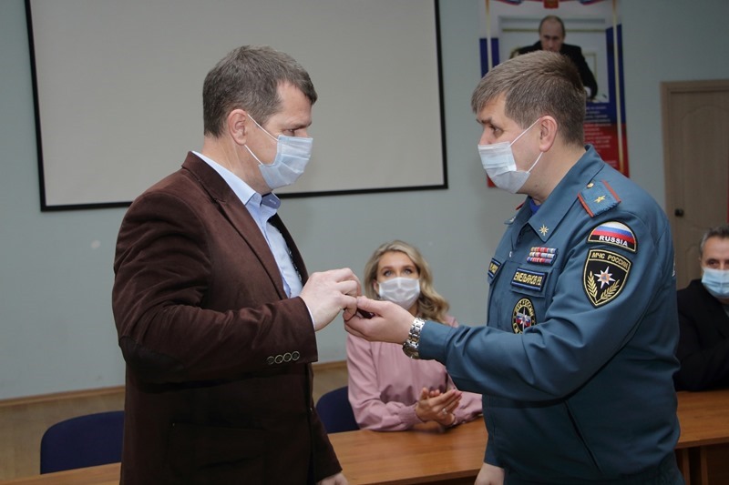 В Калининграде сотрудники МЧС России чествовали волонтёров и неравнодушных граждан