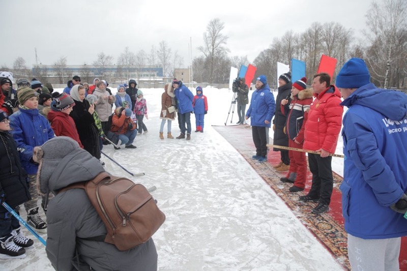 Михаил Романов поздравил жителей Петербурга с открытием в городе самого большого ледового катка