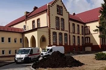 20 миллионов рублей направили на ремонт фасада больницы Нестерова