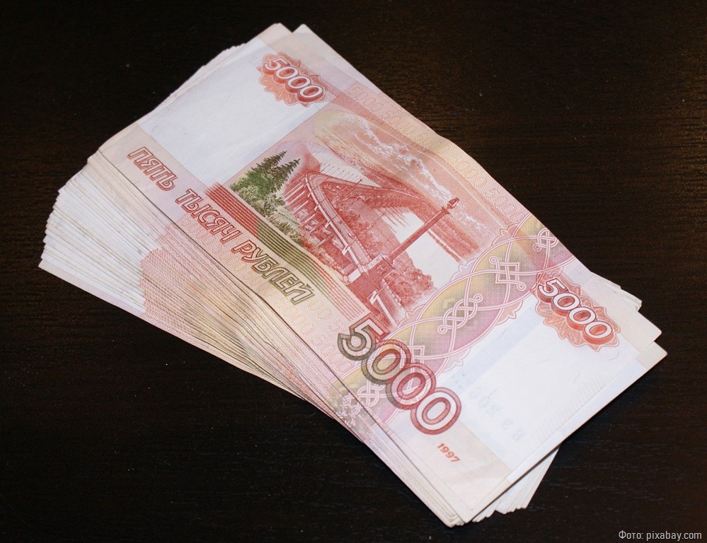 Рецидивистка напоила пожилого калининградца и украла 100 тысяч рублей, хранившихся под подушкой