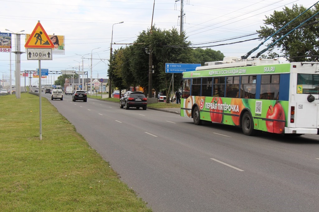 «Калининград-ГорТранс» отсудил у водителя эвакуатора деньги за повреждение троллейбусной контактной сети