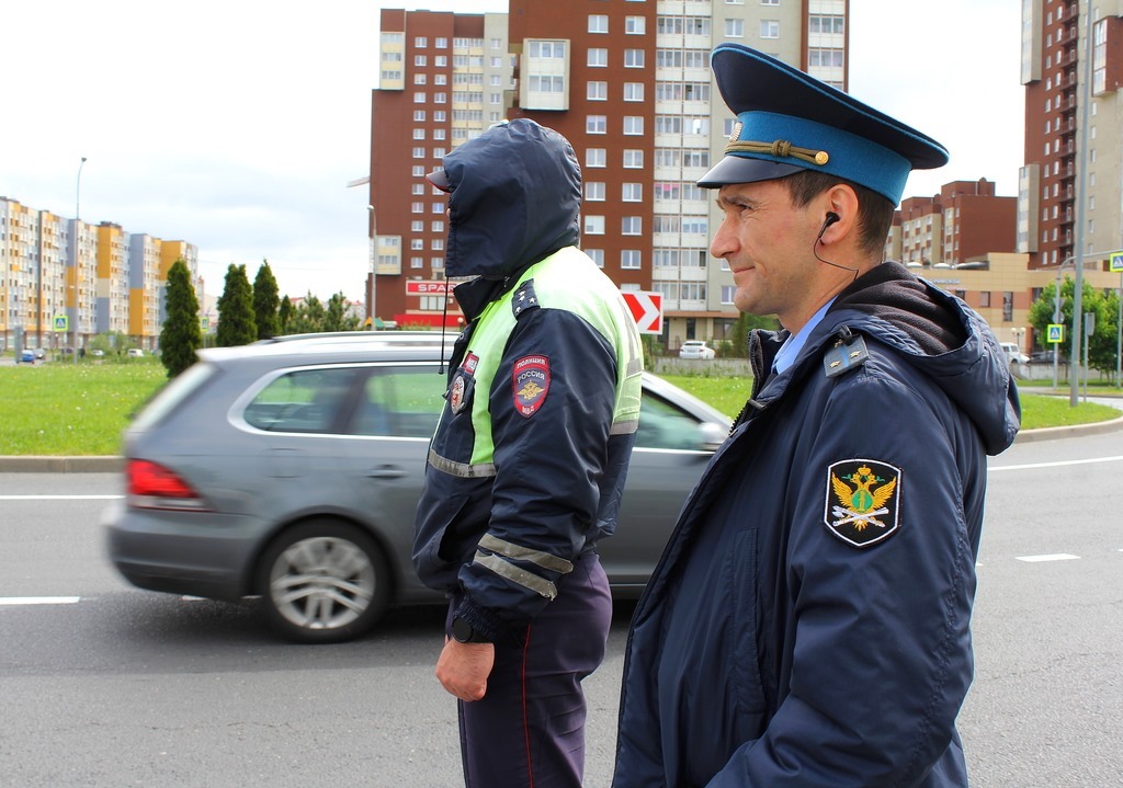 Приставы и сотрудники ГИБДД отлавливали должников на улицах Калининграда