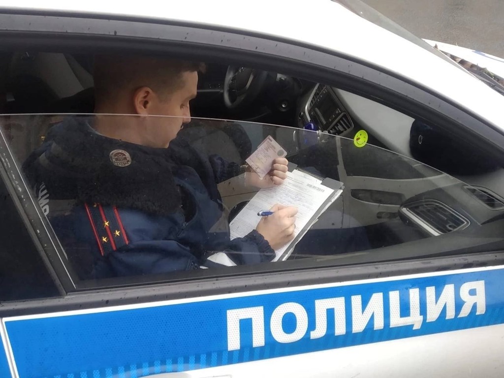 Калининградец крал из машин и попался пьяным за рулём с фальшивыми правами