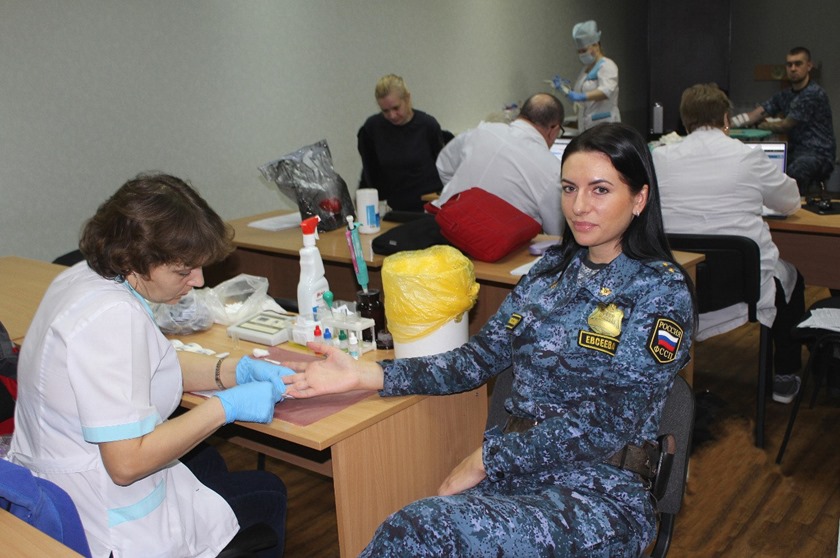 Калининградские приставы стали донорами крови