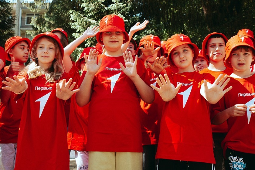 В детских лагерях Калининградской области открылась тематическая смена "Время первых"