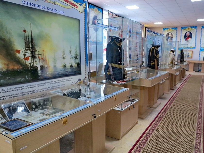 Калининградские таможенники побывали на экскурсии в музее БВВМУ имени Ф.Ф. Ушакова