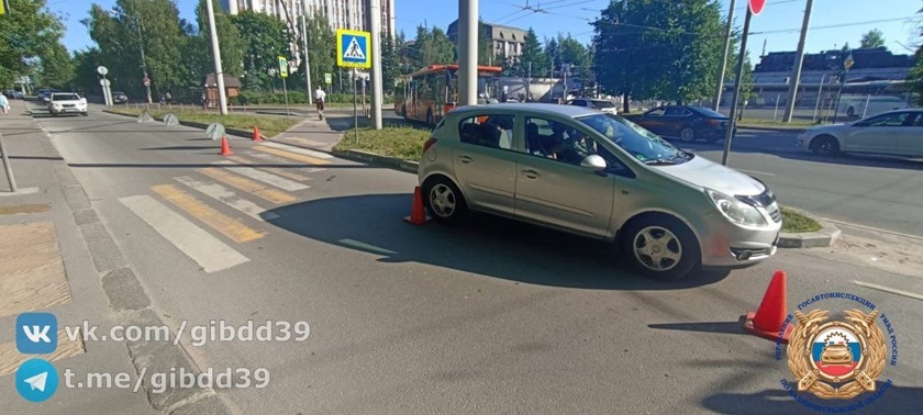 На Железнодорожной улице Калининграда «Опель» сбил женщину-пешехода