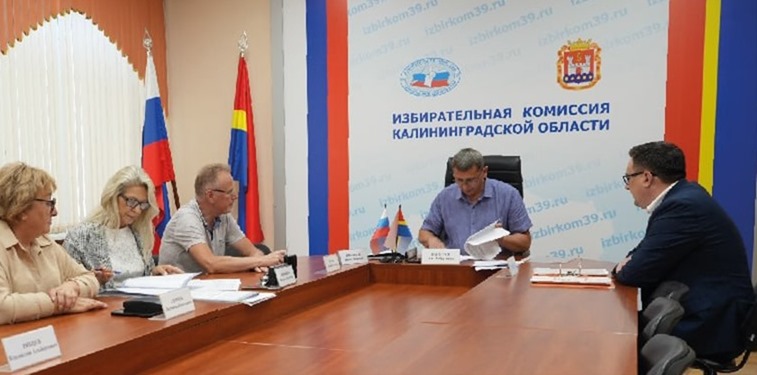 Третий кандидат на пост губернатора Калининградской области сдал документы в Избирком