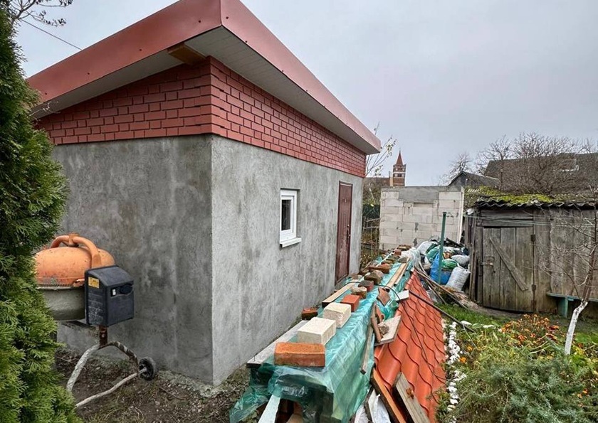 Прокуратура добивается сноса самовольной постройки на придомовой территории многоквартирного дома