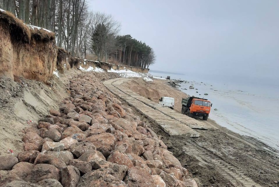 Аварийно-восстановительные работы на морском побережье в Куликово близятся к финалу