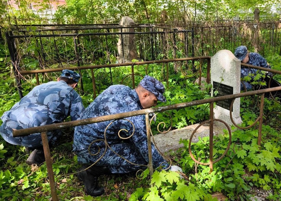 Сотрудники СИЗО-2 в Черняховске приняли участие в патриотической акции «Нет брошенных могил»