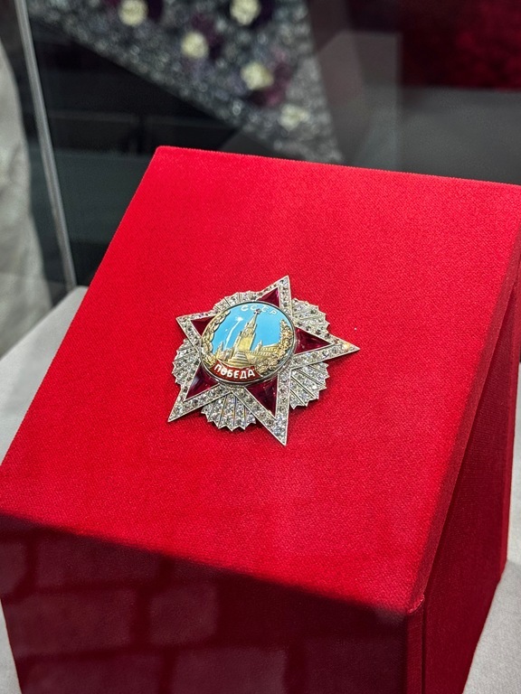 Интерфакс: Орден "Победа", предоставленный Гохраном России — центральный элемент стенда "Уралхим" на ПМЭФ-2025