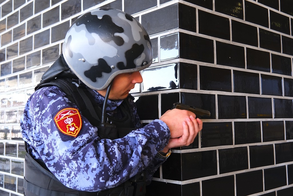 Нападение с ножницами и дебош в бане: чем запомнились выходные Росгвардии