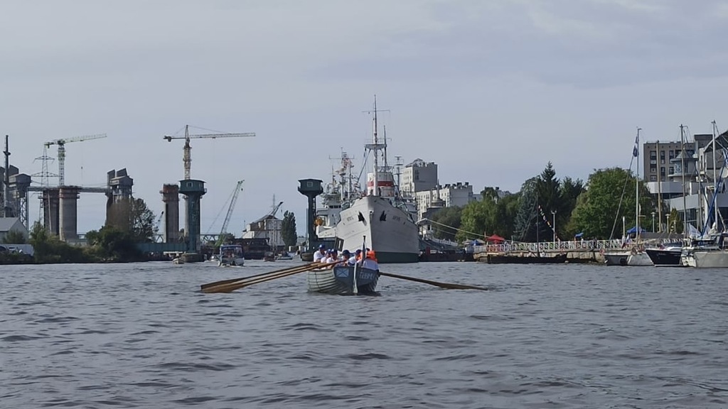 Транспортные полицейские покорили «Милю «Витязя» на гребной регате в Калининграде