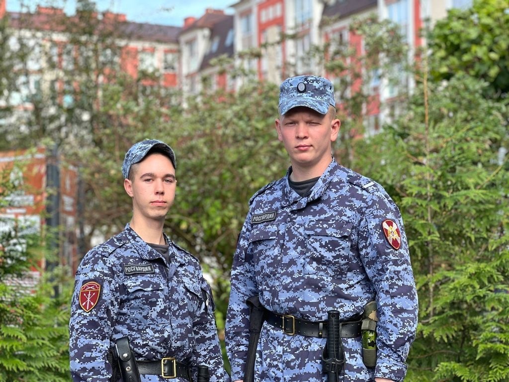 Росгвардейцы помогли пенсионерке в Калининграде