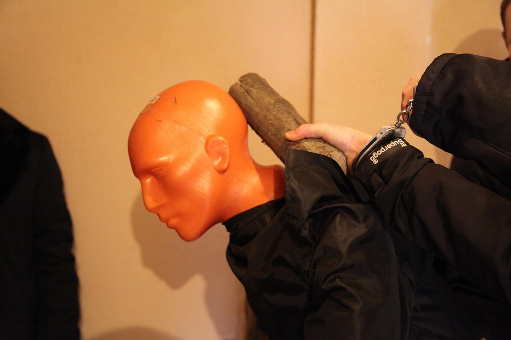 В Гурьевске мужчина ударил знакомого топором по голове В Гурьевске мужчина ударил знакомого топором по голове