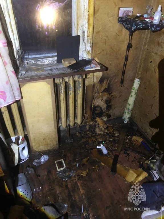 В Балтийске пожарные спасли троих человек при возгорании от замыкания В Балтийске пожарные спасли троих человек при возгорании от замыкания