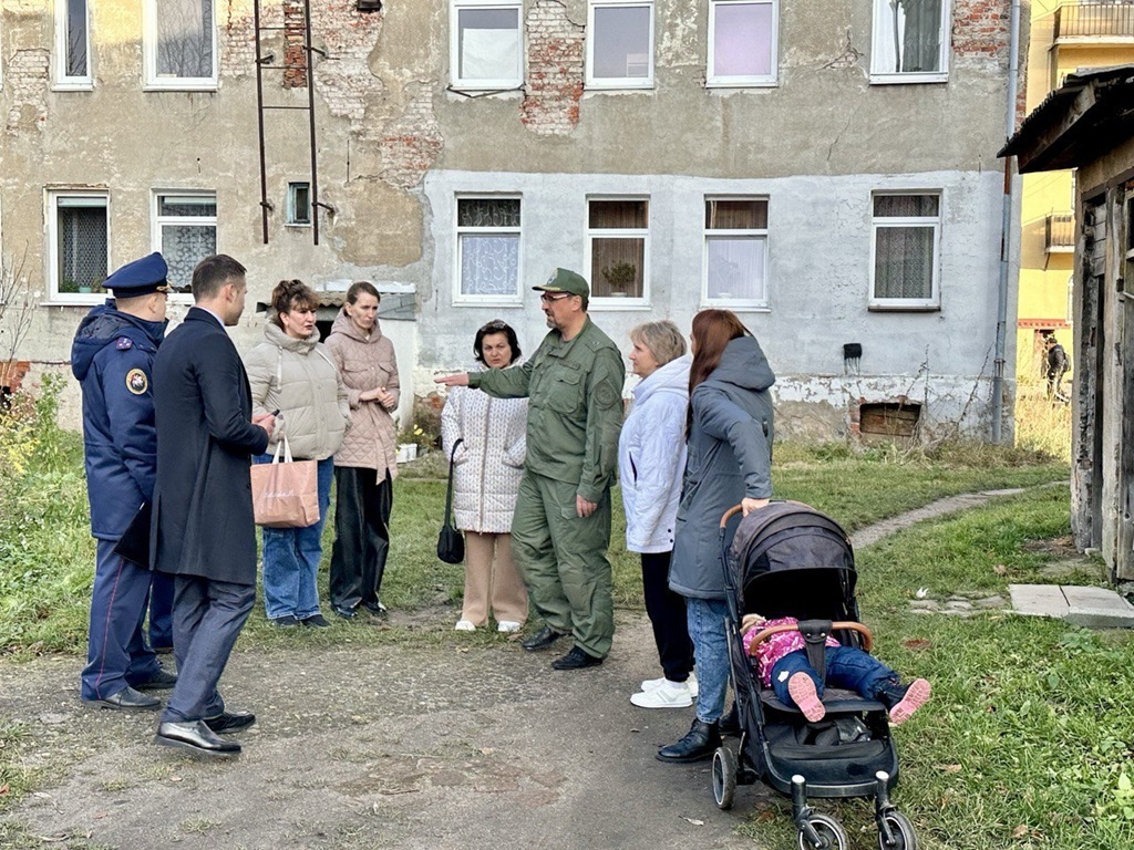 Глава калининградского СКР провёл выездной приём в Черняховске Глава калининградского СКР провёл выездной приём в Черняховске