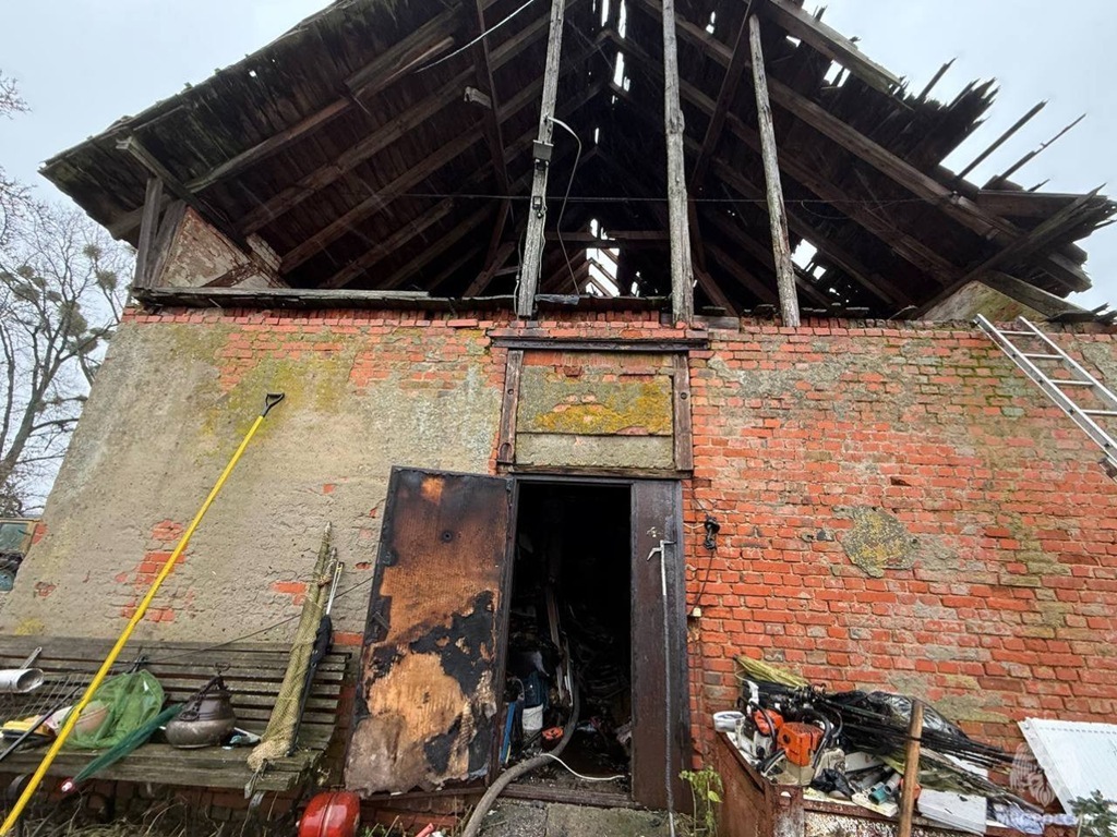 Пожарные спасли жилой дом от пожара в посёлке Дорожное