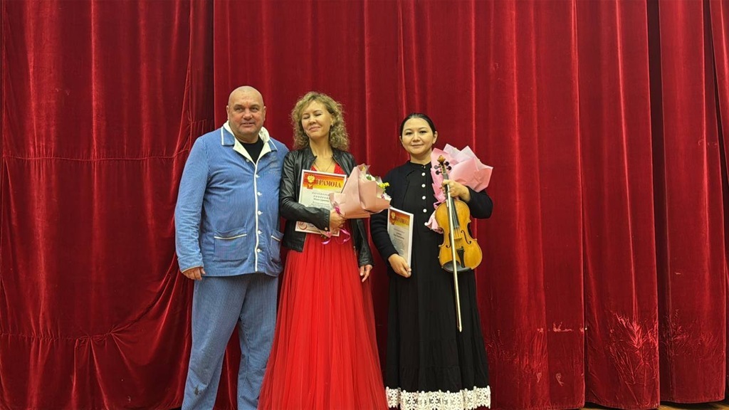 &laquo;Особое лекарство&raquo;: Александр Брух устроил концерт в госпитале для участников СВО