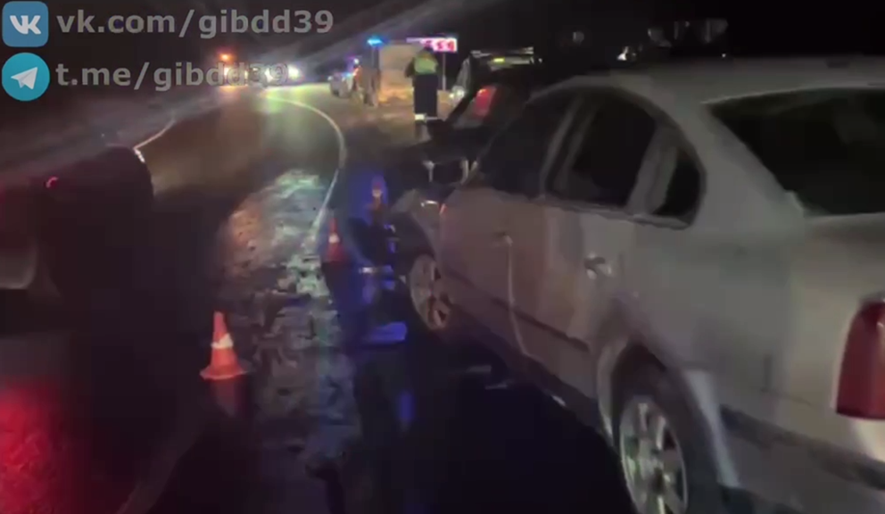 Смертельный выезд на встречную: в Нестеровском районе столкнулись два &laquo;Фольксвагена&raquo;