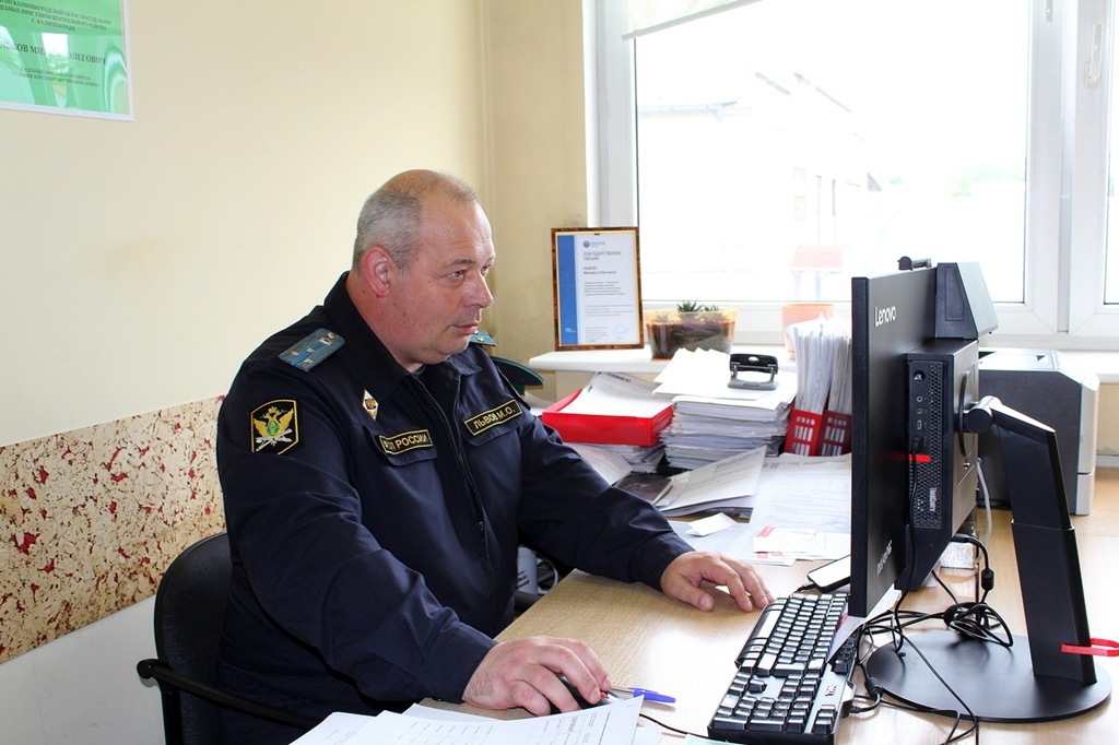 В Калининграде судебные приставы принудительно взыскали долг по налогам в 420 тысяч рублей