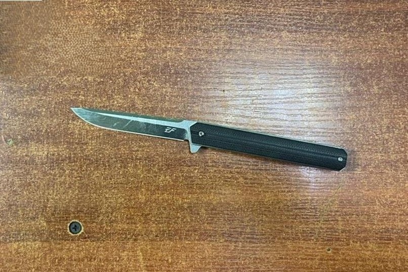 Женщина порезала себе руку ножом и обвинила подругу в нападении — дело ушло в суд Женщина порезала себе руку ножом и обвинила подругу в нападении — дело ушло в суд