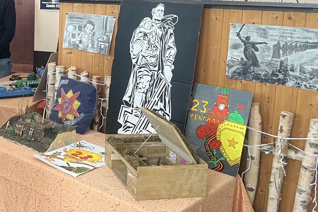 Патриотические песни и поделки: осуждённые в колониях региона встретили 23 февраля