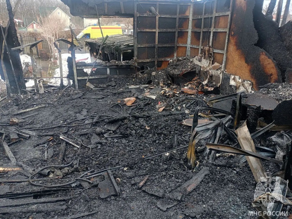 Пожар в СНТ под Пионерским: погибла женщина, мужчина в больнице Пожар в СНТ под Пионерским: погибла женщина, мужчина в больнице