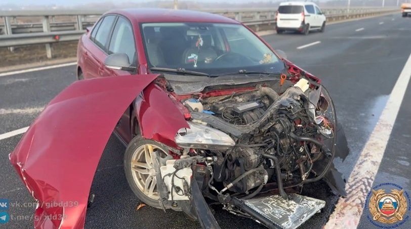 Утро на Приморском полукольце началось с массового ДТП: девять машин не поделили трассу